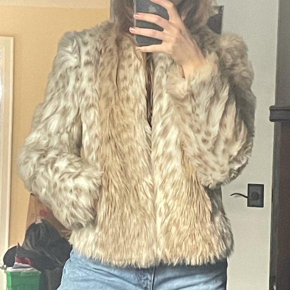 Urban Outfitters faux fur - Picture 4 of 5